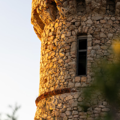 Tour génoise de l'Isolella au coucher de soleil