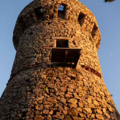 Tour génoise de l'Isolella au coucher de soleil