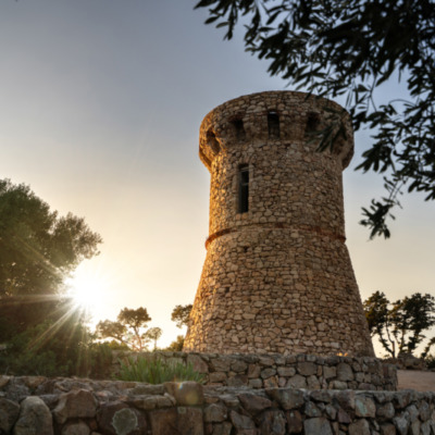 Tour génoise de l'Isolella au coucher de soleil