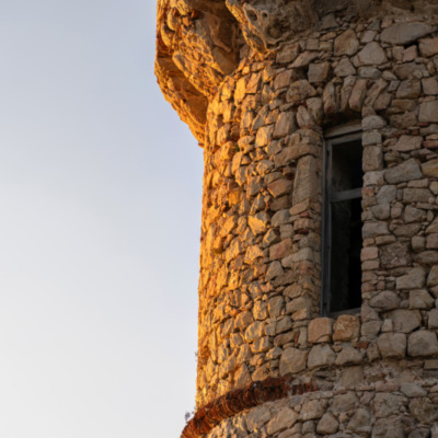 Tour génoise de l'Isolella au coucher de soleil
