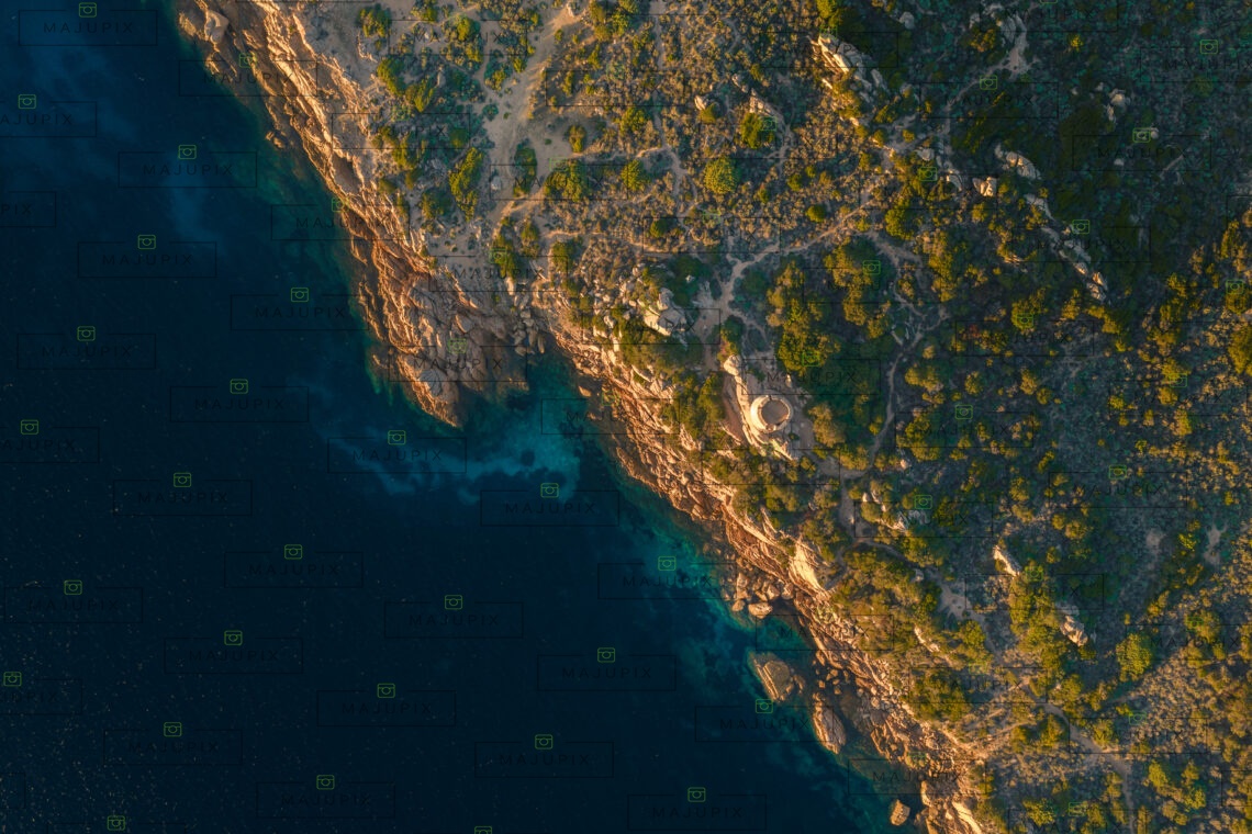 Tour génoise d'Olmeto au lever de soleil Monacia-d'Aullène drone
