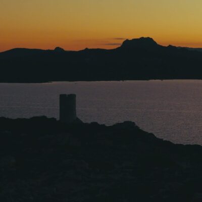 Tour génoise d'Olmeto au lever de soleil Monacia d'Aullène