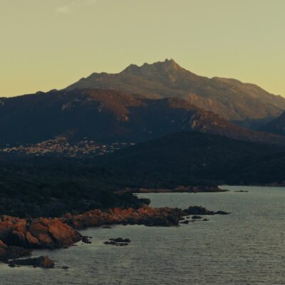 Tour génoise d'Olmeto au lever de soleil Monacia d'Aullène