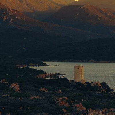 Tour génoise d'Olmeto au lever de soleil Monacia d'Aullène