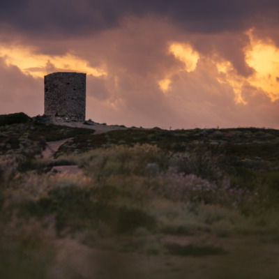 Tour génoise de la pointe de Spano au coucher de soleil