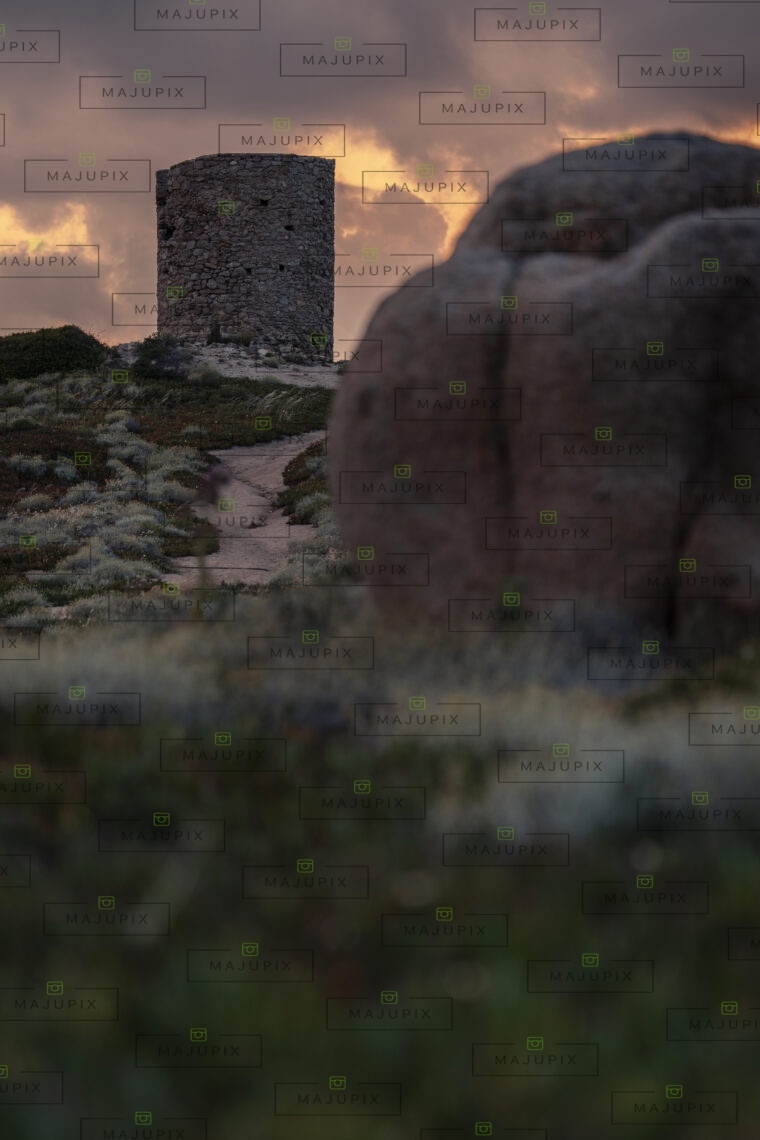 Tour génoise de la pointe de Spano au coucher de soleil