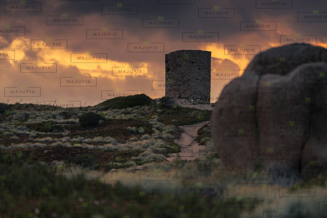 Tour génoise de La Pointe de Spano au coucher de soleil