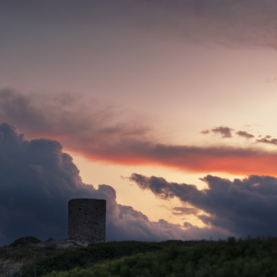 Tour génoise de la pointe de Spano au coucher de soleil