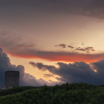 Tour génoise de la pointe de Spano au coucher de soleil