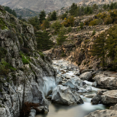 Montagne et rivière à Albertacce