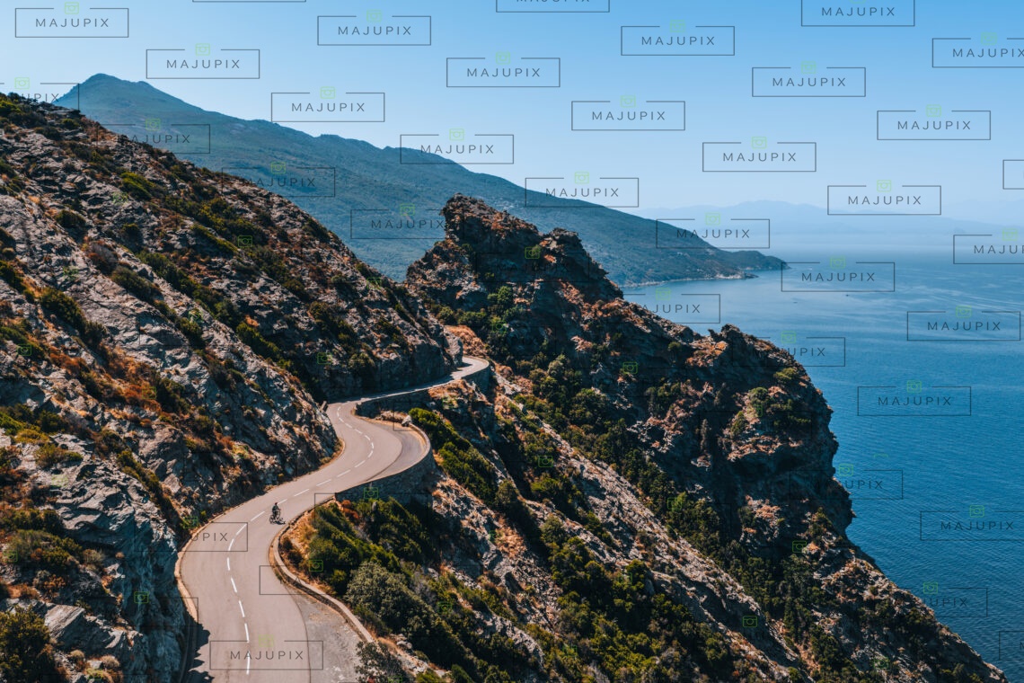 Route du Cap Corse avant l'Anse d'Alisu