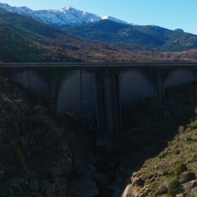 Barrage et lac de Calacuccia en montagne