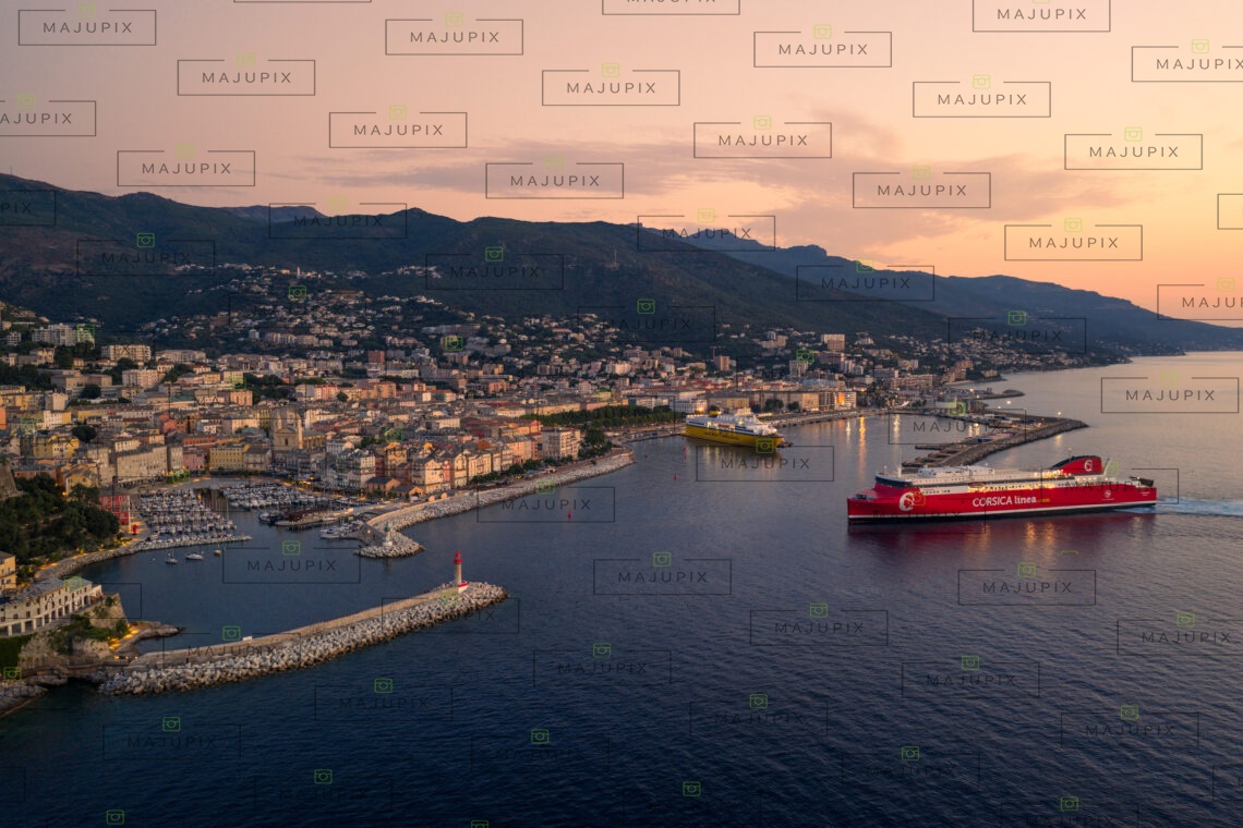 Bastia et son port au lever de soleil
