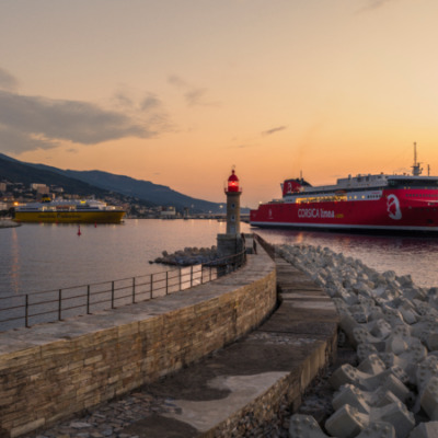 Lever de soleil sur le port de Bastia