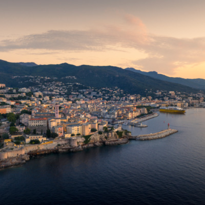 Bastia et son port au lever de soleil