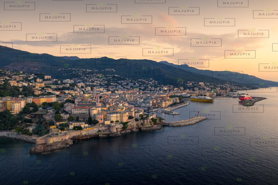 Bastia et son port au lever de soleil