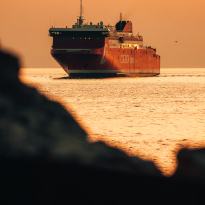 Bateau au coucher de soleil