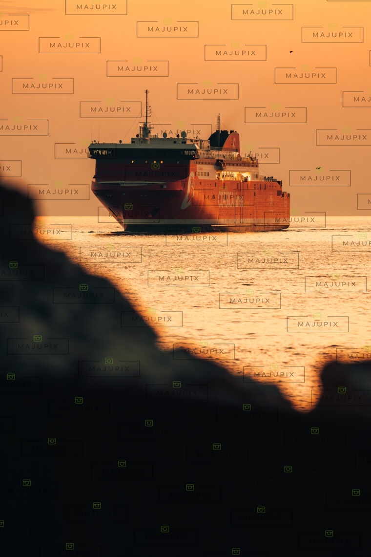 Bateau au coucher de soleil