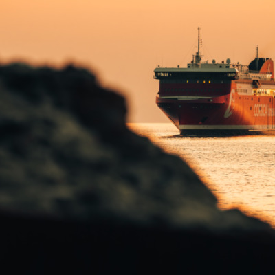 Bateau au lever de soleil