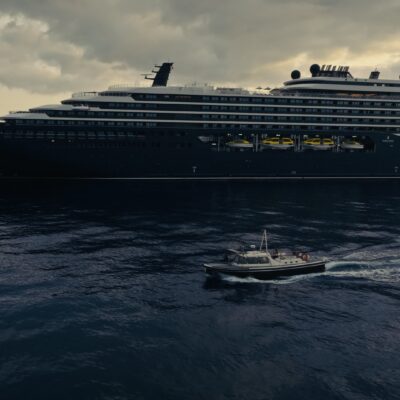 Arrivée d'un bateau de croisière au port de Bastia