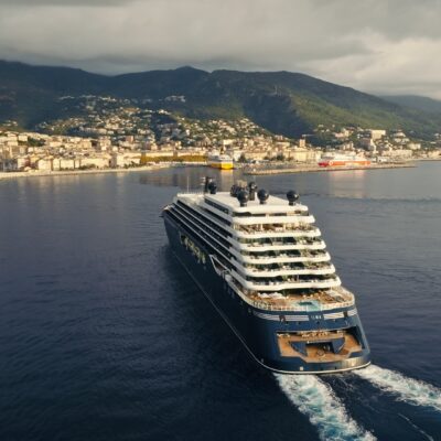 Arrivé d'un bateau de croisière au port de Bastia