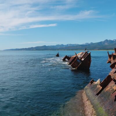 Plage de Calzarellu et son épave du Niagara