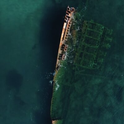 Plage de Calzarellu et son épave du Niagara
