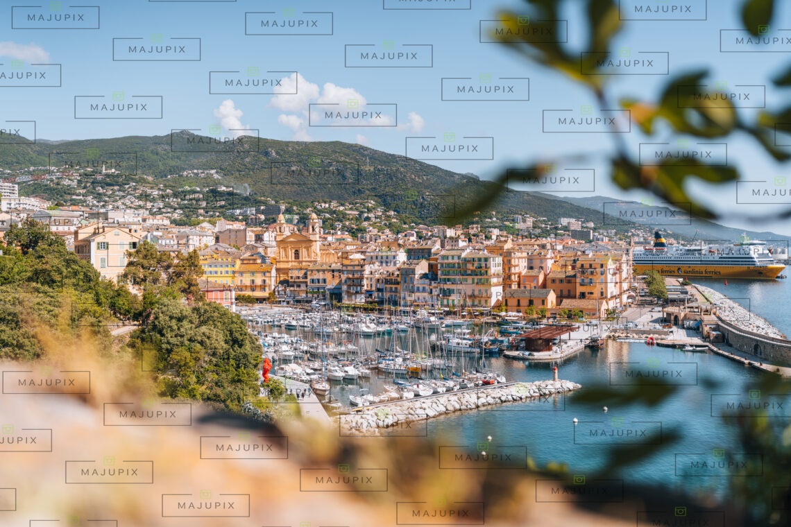 Port de Bastia depus la citadelle