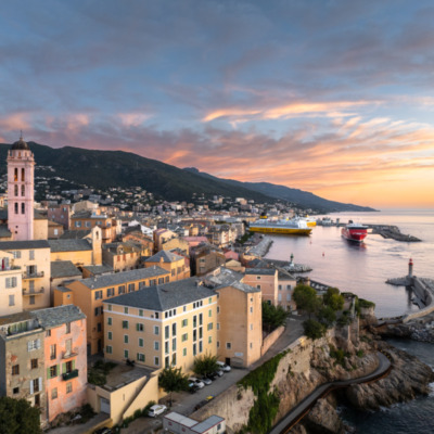 Bastia et son port au lever de soleil