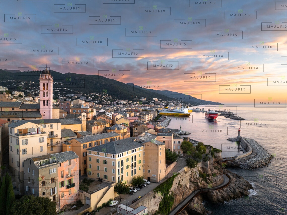 Bastia et son port au lever de soleil