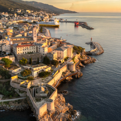 Bastia et son port au lever du soleil