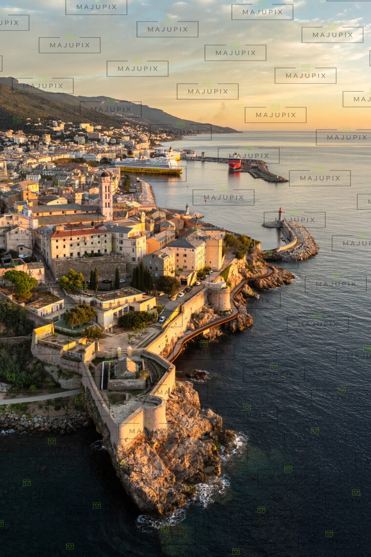 Bastia et son port au lever du soleil