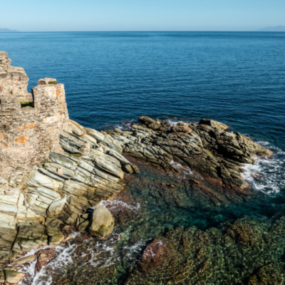 Ruines en bord de mer