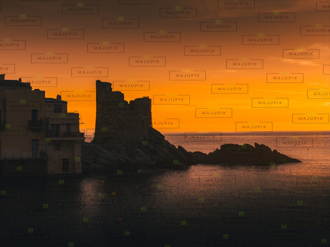 Tour génoise d'Erbalunga au lever de soleil