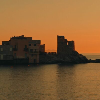 Tour génoise d'Erbalunga au lever de soleil