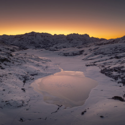 Lac de Ninu au lever du soleil