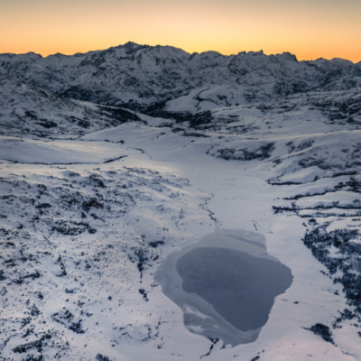 Lac de Ninu au lever du soleil
