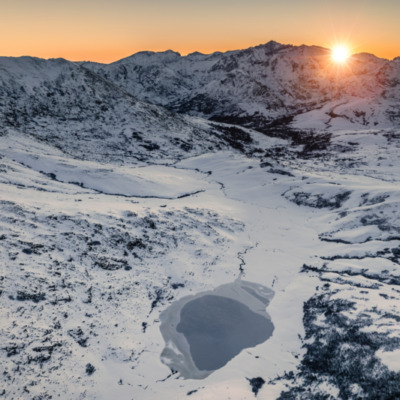 Lac de Ninu au lever du soleil