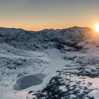 Lac de Ninu au lever du soleil
