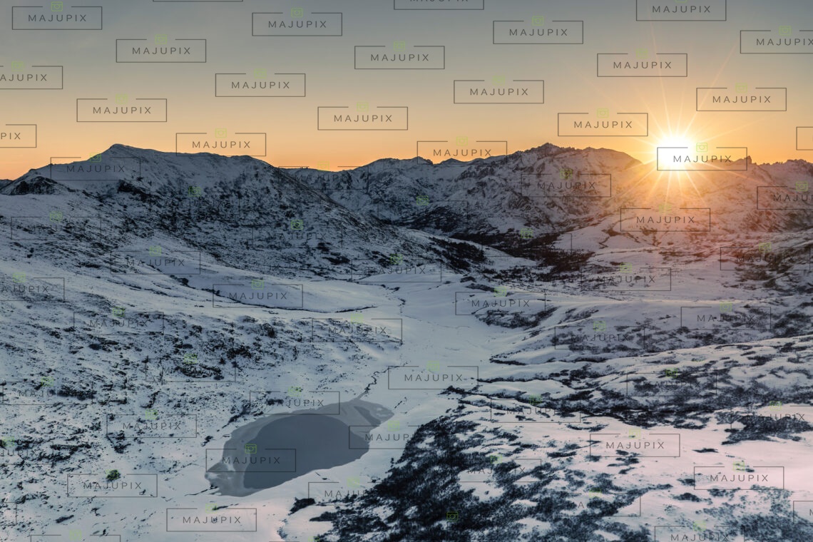 Lac de Ninu au lever du soleil