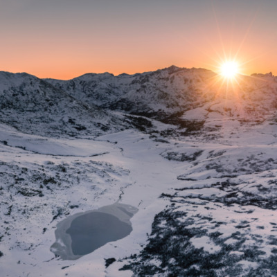 Lac de Ninu au lever de soleil