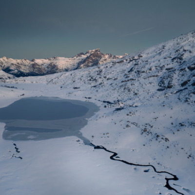 Lac de Ninu au lever du soleil