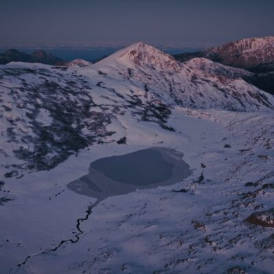Lac de Ninu au lever du soleil