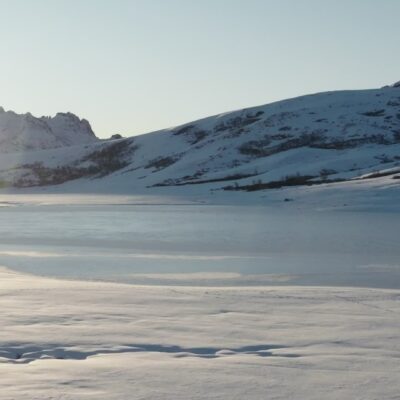 Lac de Ninu au lever du soleil