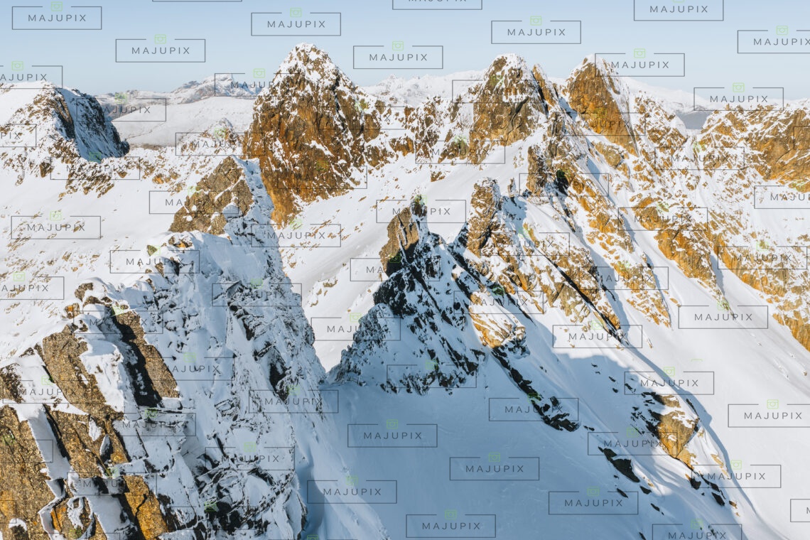 Montagnes enneigées