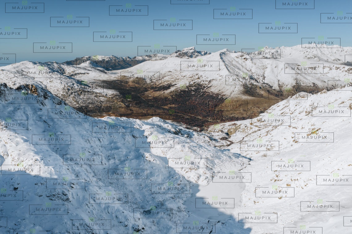 Montagnes enneigées