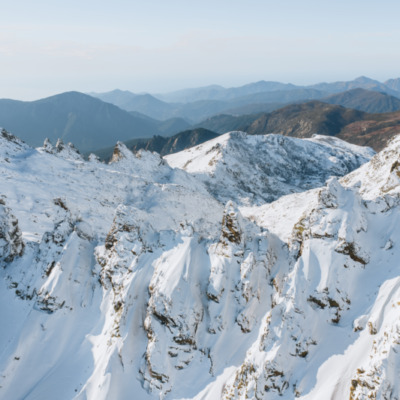 Montagnes enneigées