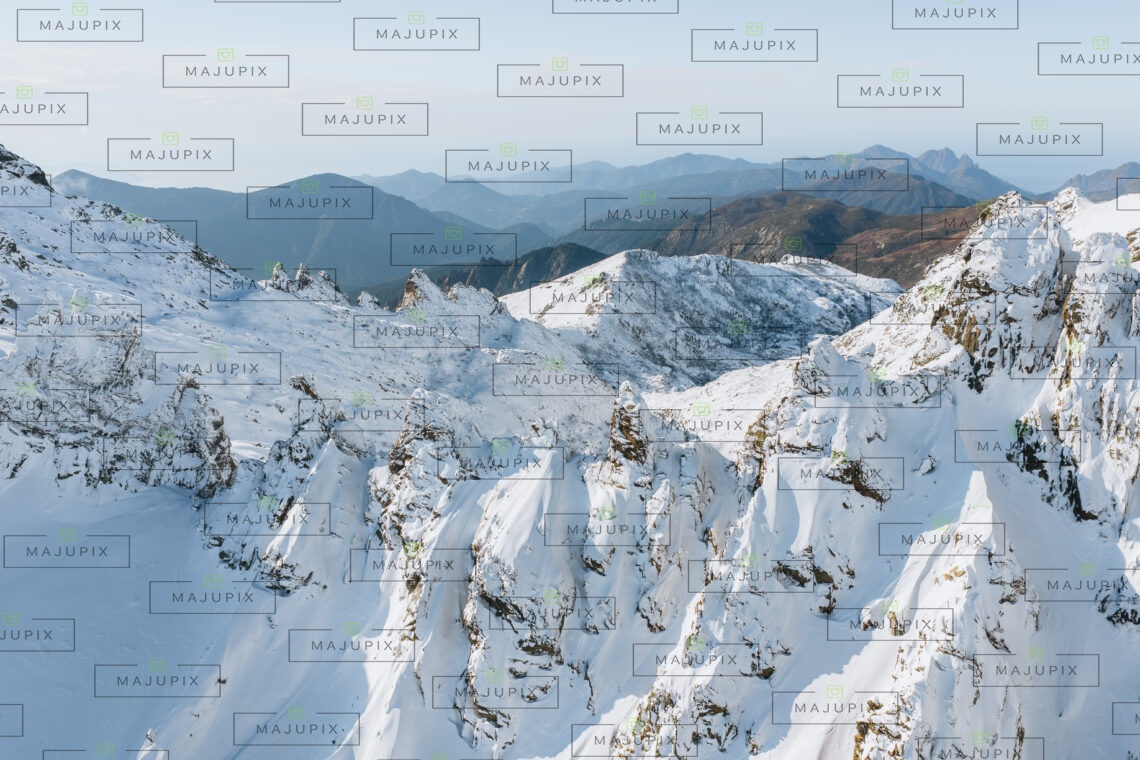 Montagnes enneigées