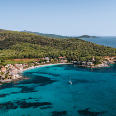 Plage, marine de Meria et sa tour génoise