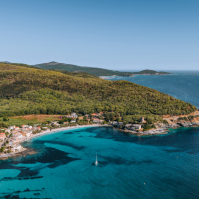 Plage, marine de Meria et sa tour génoise